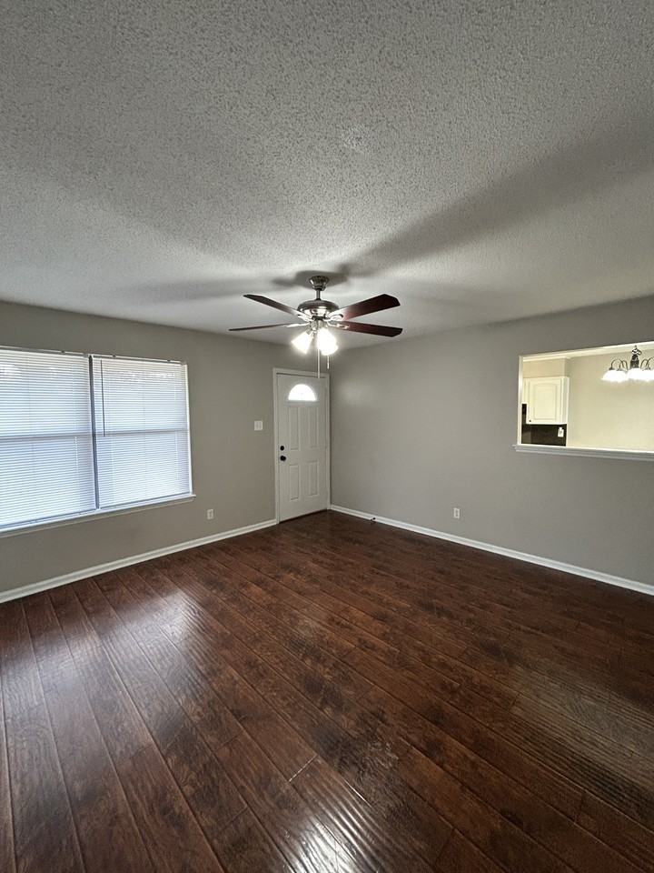 9 Collins Ct - Photo 2 of 10