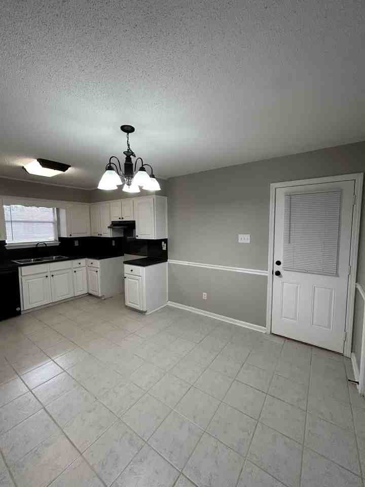 9 Collins Ct - Photo 4 of 10