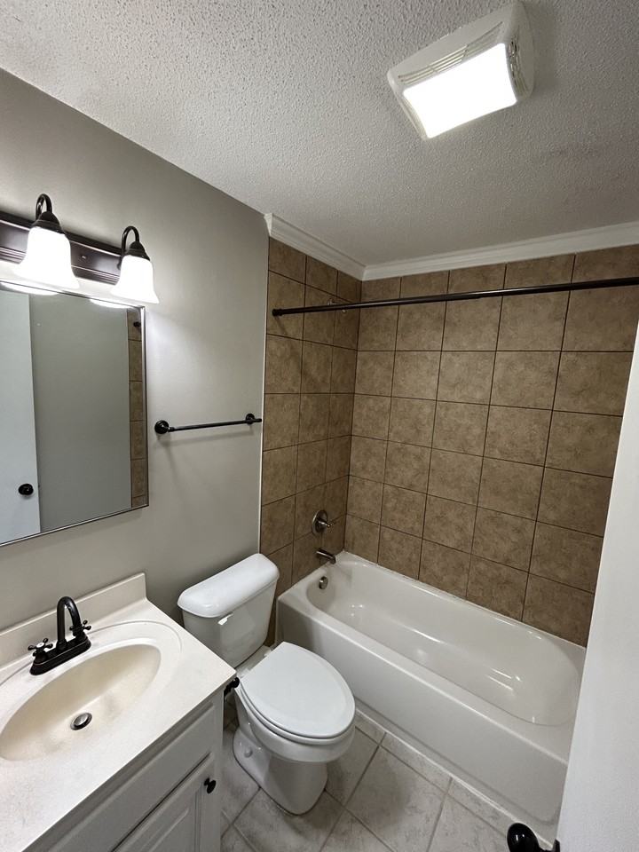 9 Collins Ct - Photo 6 of 10