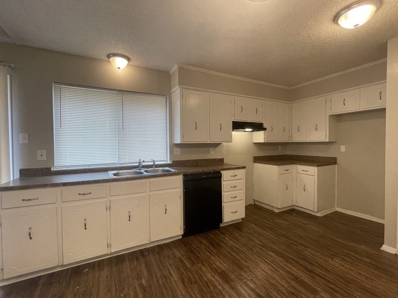 1824 Joyce Ct - Photo 3 of 10