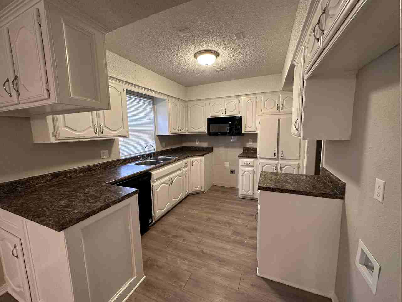 4504 Se 49th St - Photo 3 of 9