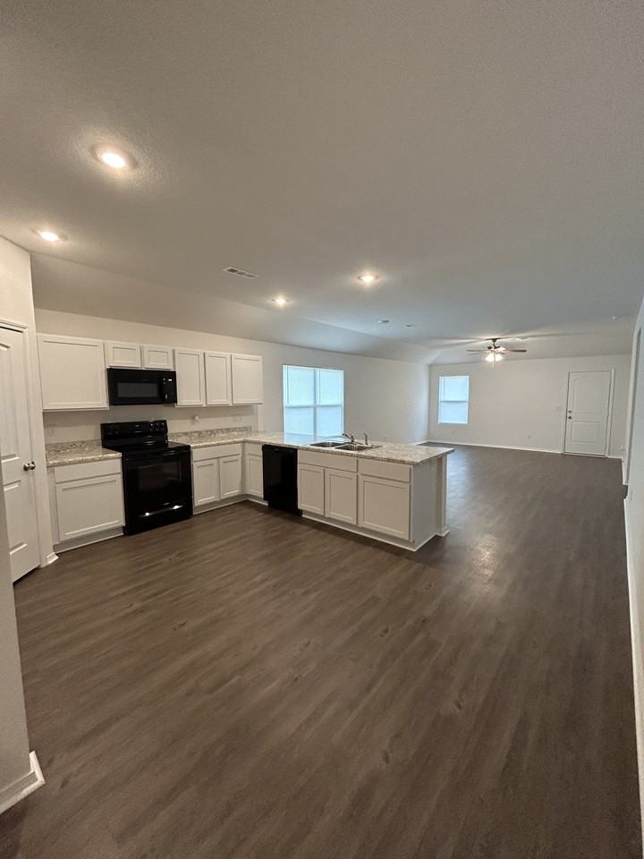 45 Kinley Ln - Photo 3 of 9