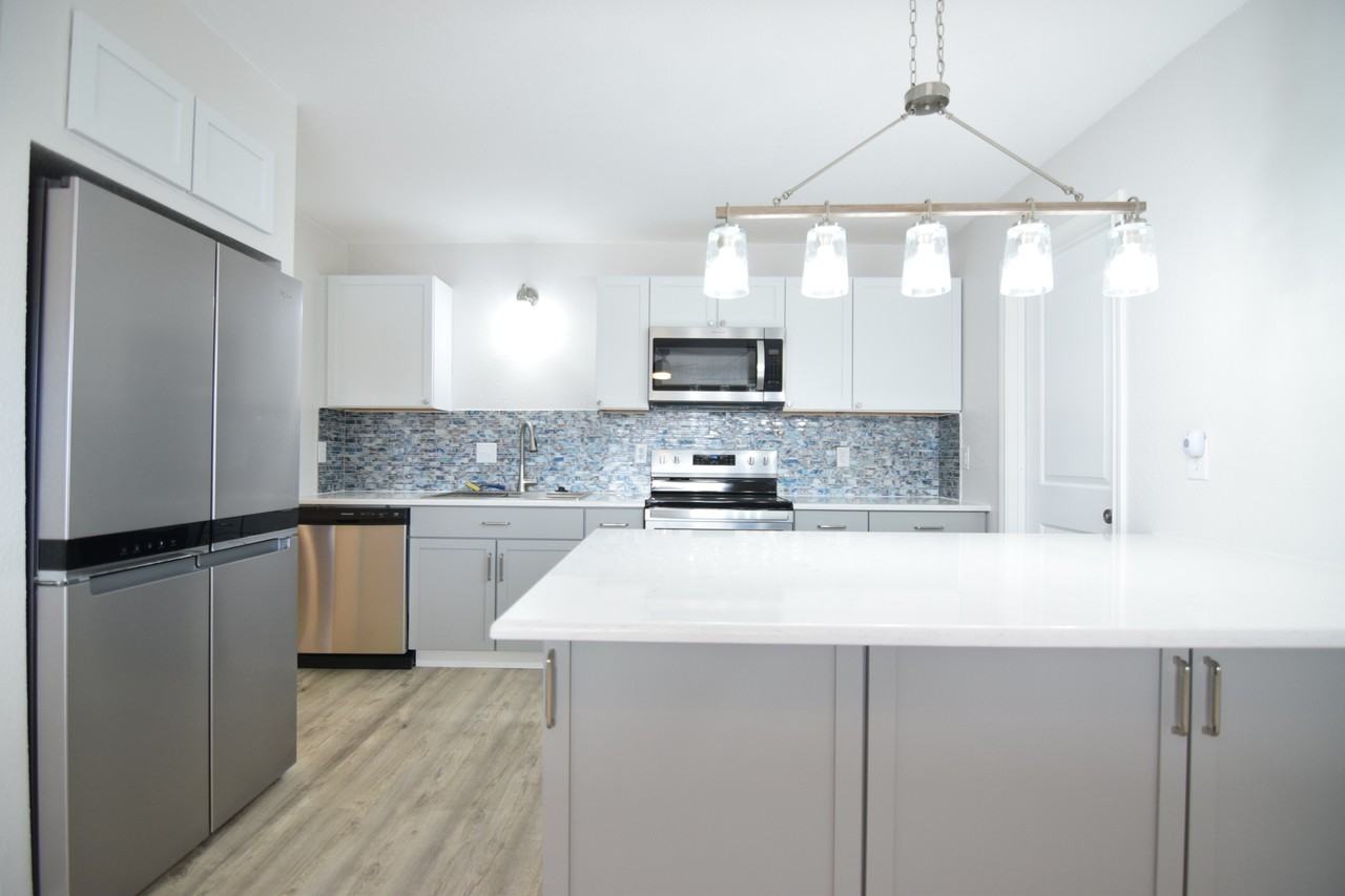 310 Fowler Dr - Photo 4 of 23