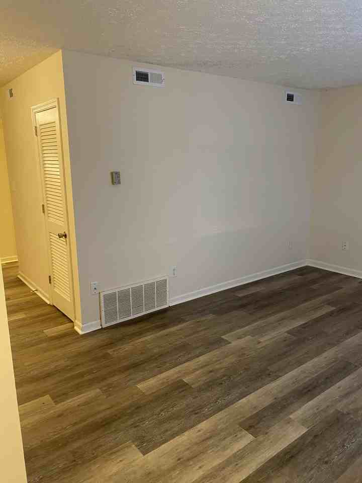 1305 Kenilwood Way - Photo 2 of 12