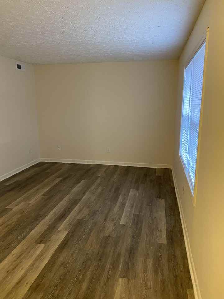 1305 Kenilwood Way - Photo 3 of 12