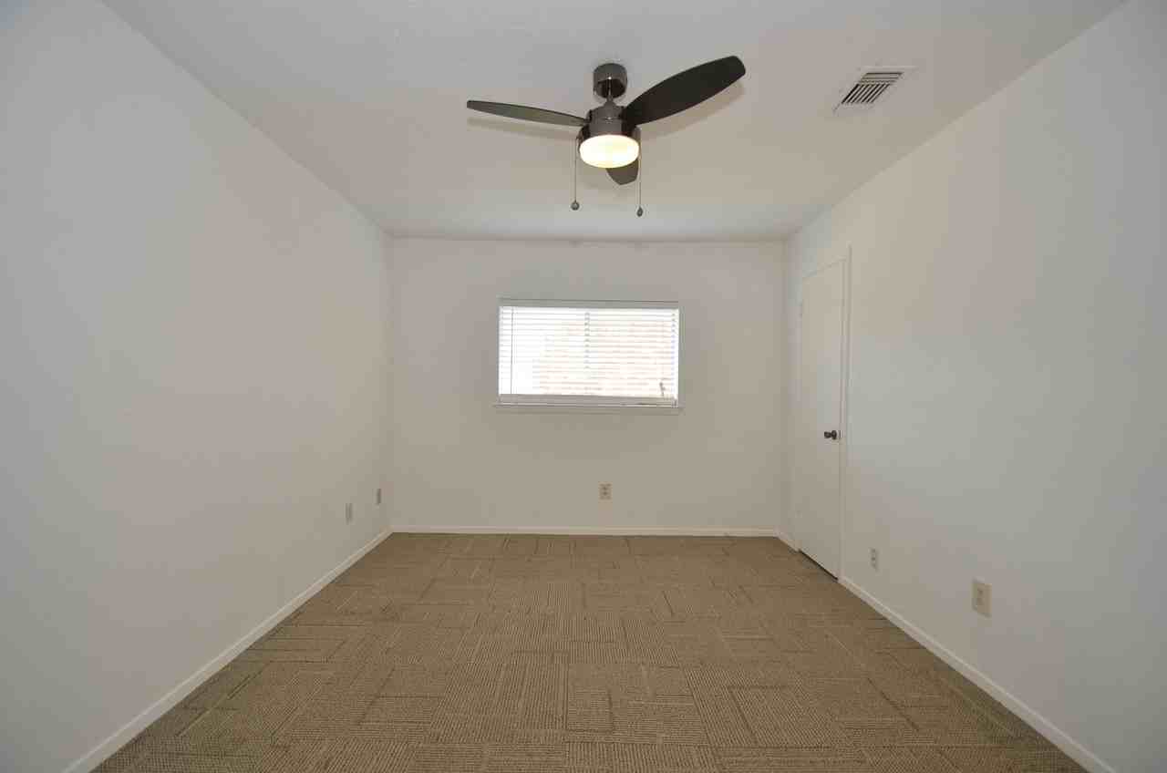 19510 Westhaven Dr - Photo 7 of 36