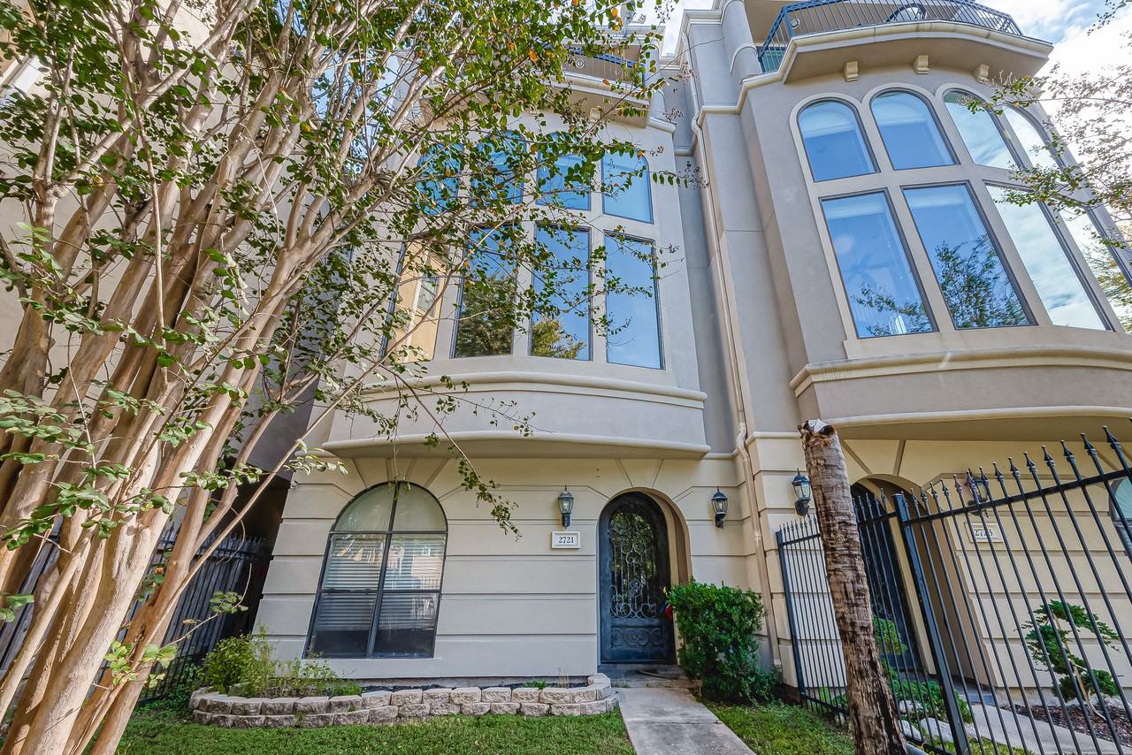 2721 Austin St - Photo 2 of 48