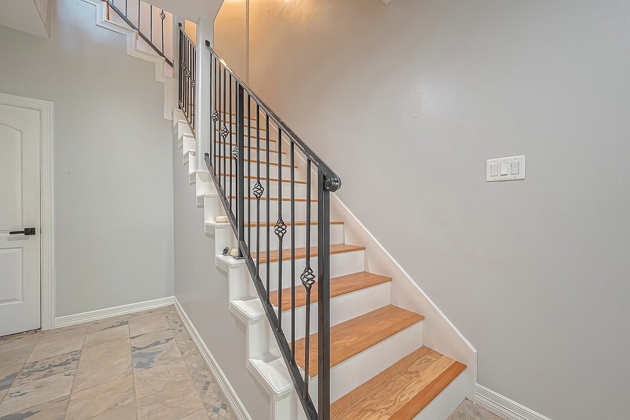 2721 Austin St - Photo 4 of 48