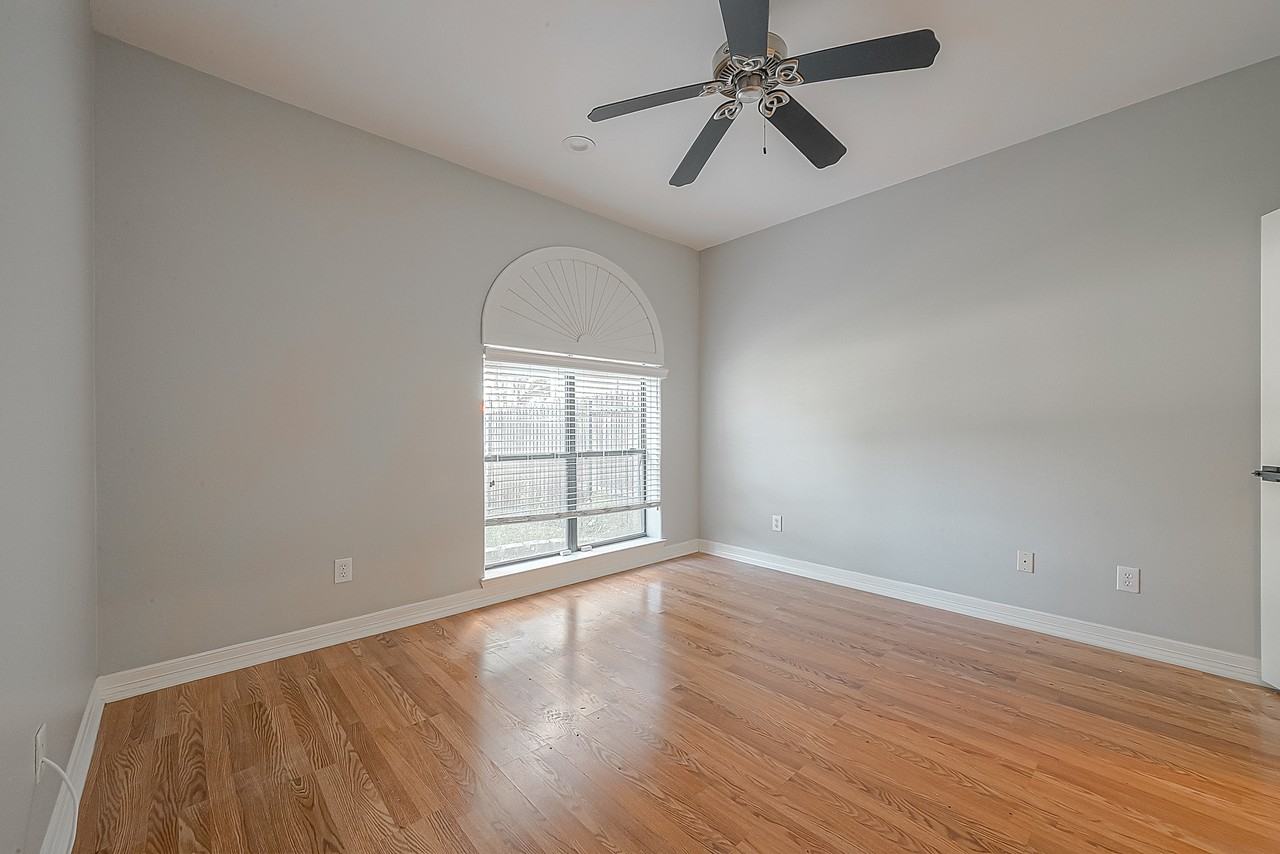 2721 Austin St - Photo 5 of 48