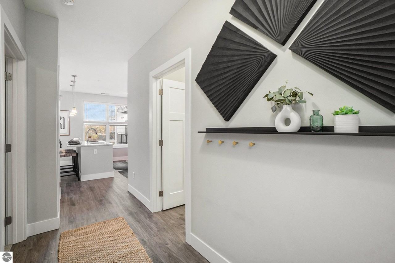 309 W Front St - Photo 2 of 50