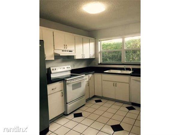 310 Catalonia Ave - Photo 3 of 7