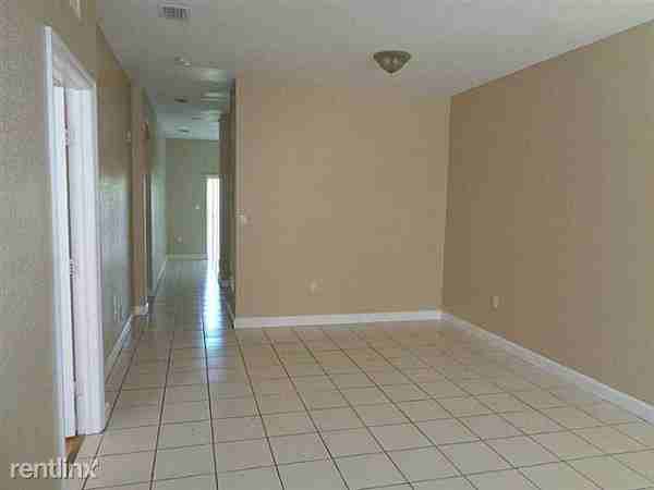 2637 SE 16th Ter - Photo 2 of 10