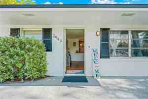 featured image of 2549 Clarendon Ave