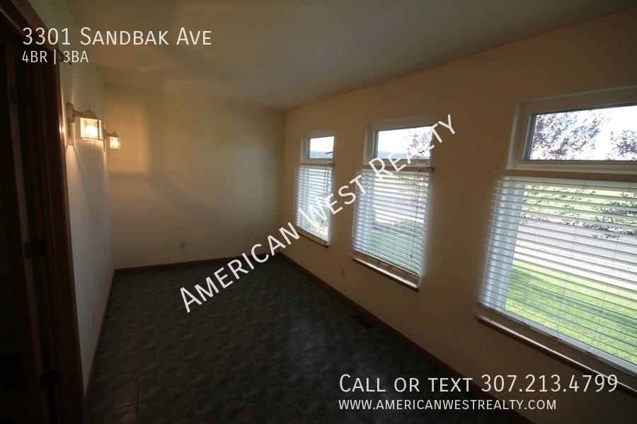 3301 Sandbak Ave - Photo 4 of 20