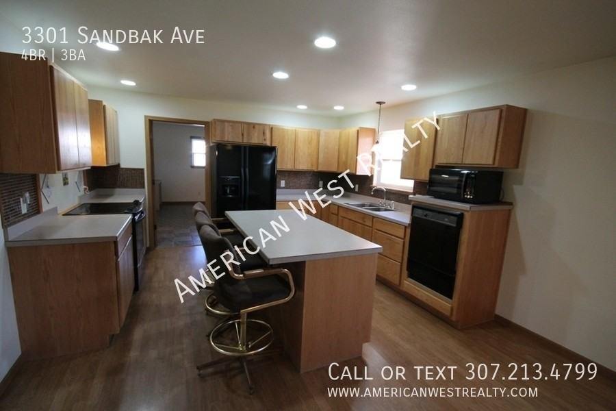 3301 Sandbak Ave - Photo 5 of 20