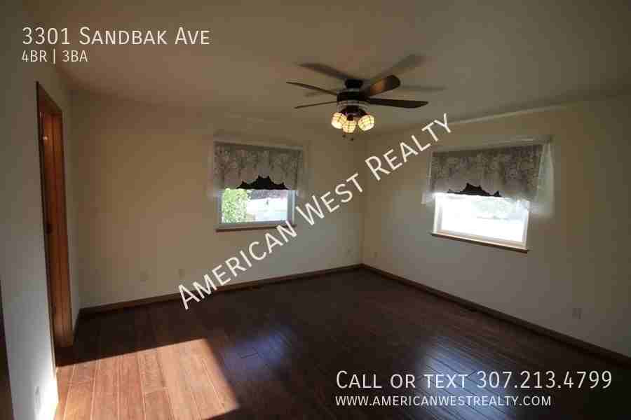 3301 Sandbak Ave - Photo 7 of 20