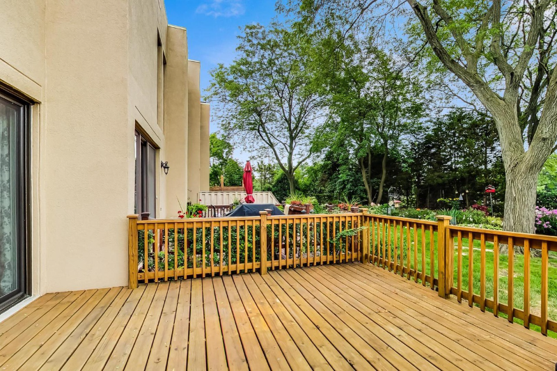 1 Oak Tree Ct - Photo 2 of 18