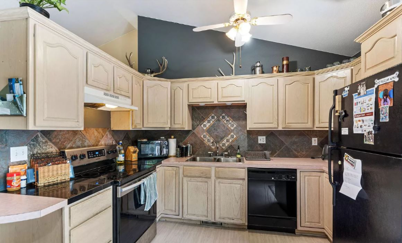 3918 Asbury Dr - Photo 3 of 6
