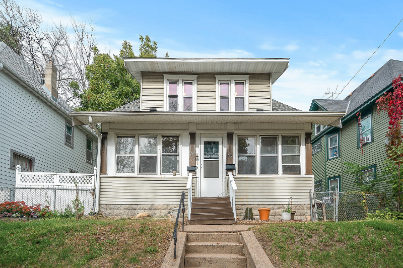 913 6th St E - Photo 3 of 24