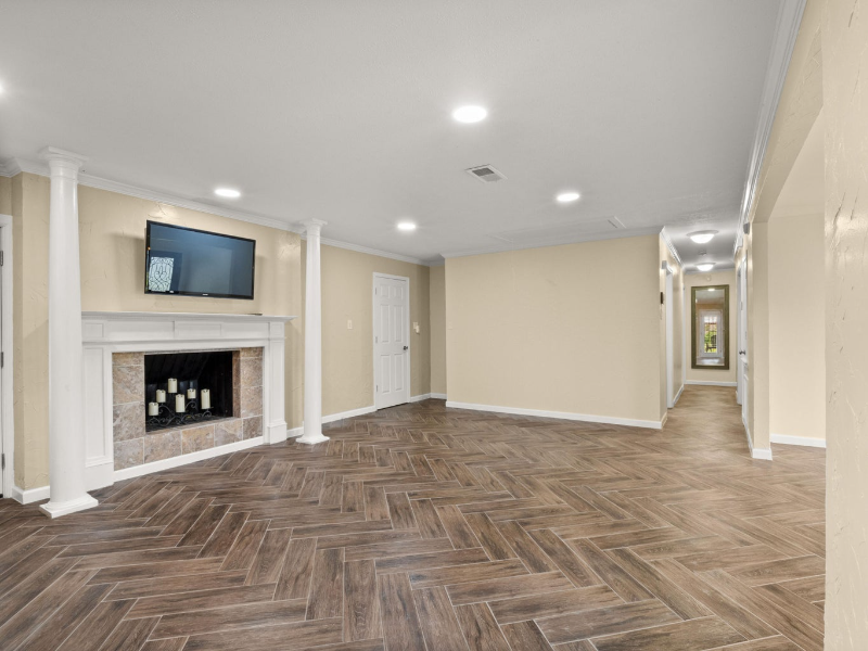 116 Henderson St - Photo 2 of 8