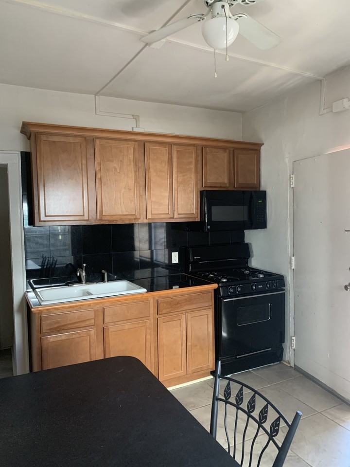 Grandview Manor - Photo 2 of 9