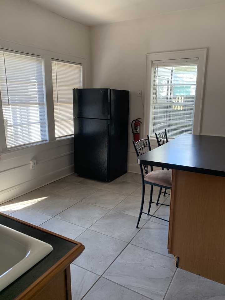 Grandview Manor - Photo 3 of 9