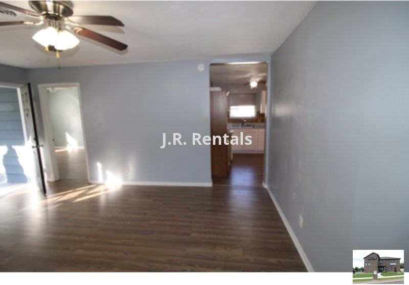 409 Short Ave - Photo 4 of 23