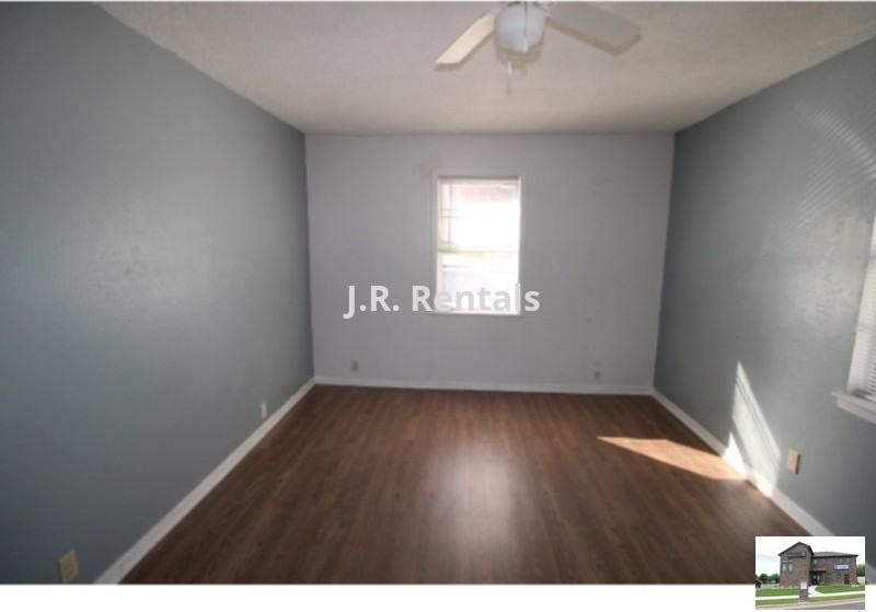 409 Short Ave - Photo 6 of 23