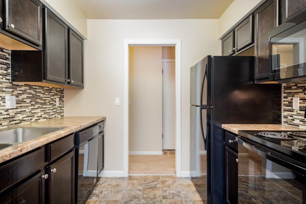 Regency Lakeside Apartment Homes - Photo 4 of 37