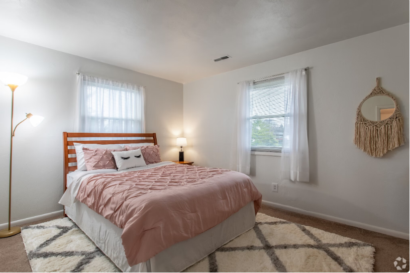 Ivy Manor - Photo 6 of 21