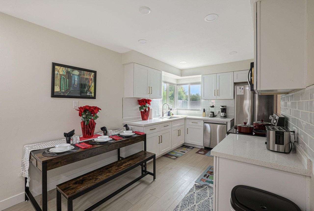 W Vista Ave - Photo 2 of 11