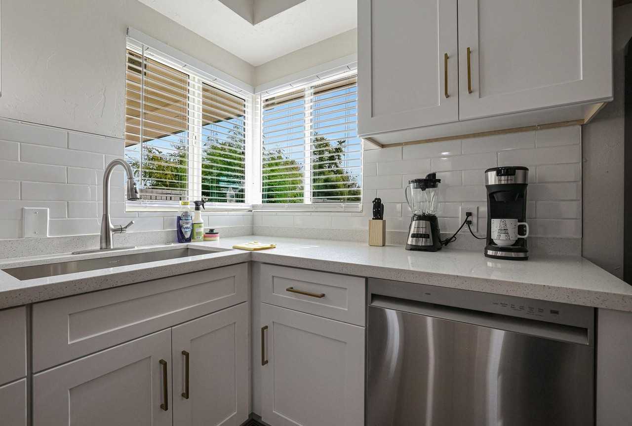 W Vista Ave - Photo 5 of 11