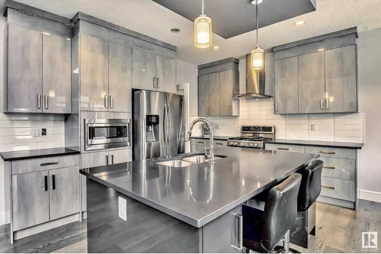 3858 3858 Robins Crescent - Photo 2 of 18