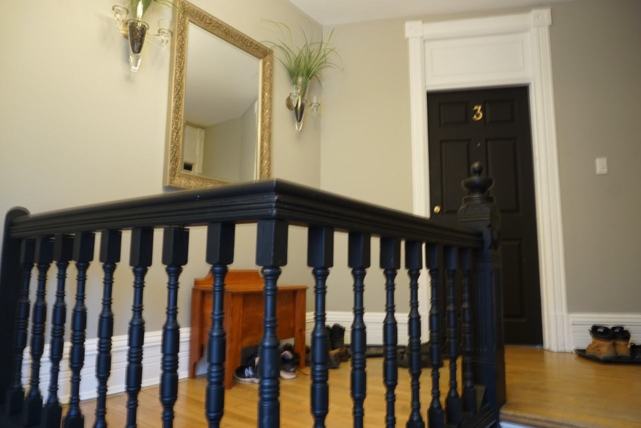 503 MacLaren St - Photo 3 of 6