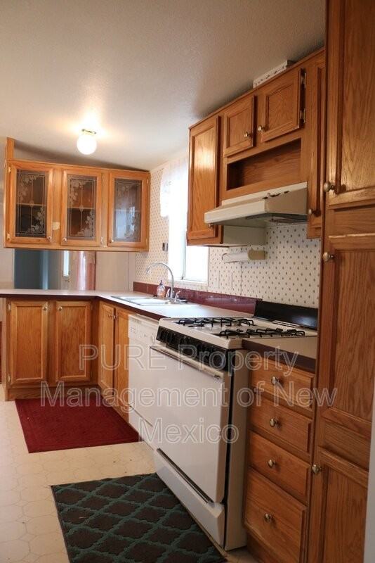 310 S Ash St - Photo 3 of 10