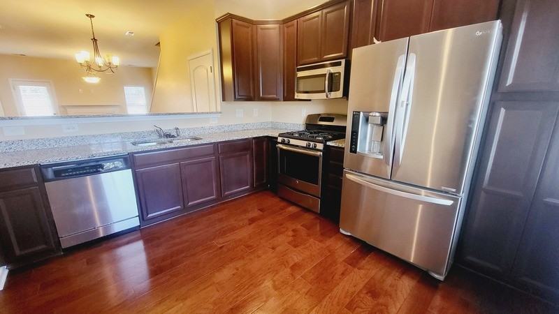 1404 Harpers Inlet Dr - Photo 3 of 21