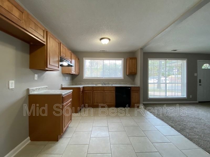 279 Charter Ave - Photo 3 of 8