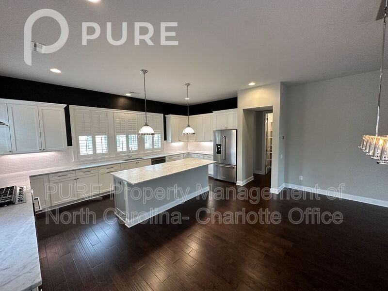 3006 Fairview Villa Ct - Photo 2 of 45