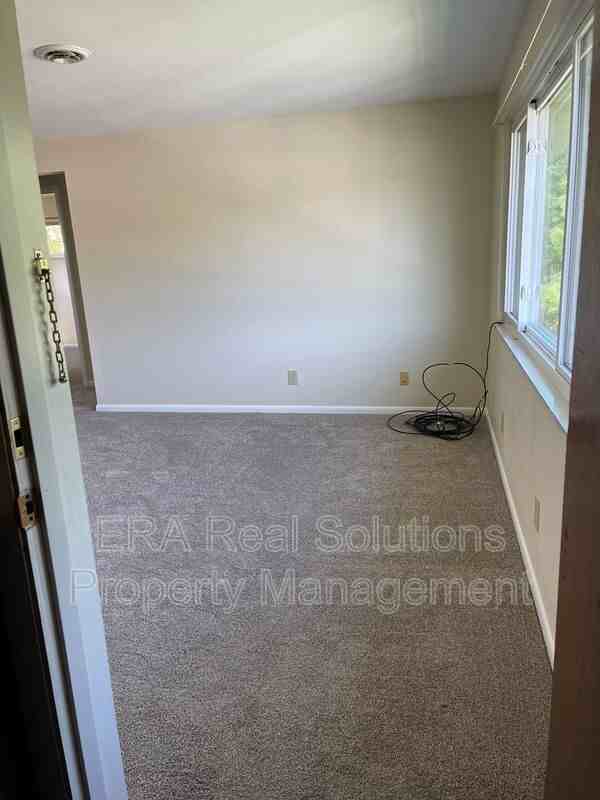 140 Randolph St - Photo 2 of 8