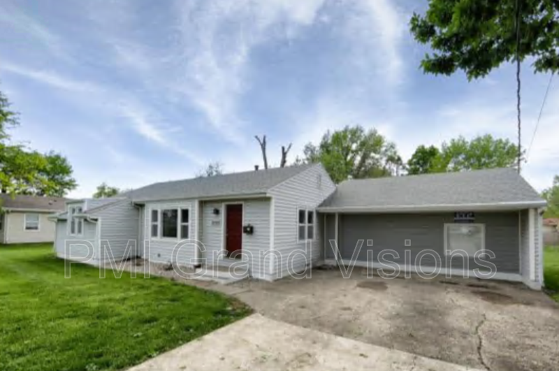 2006 11th St, Charleston, IL 61920 5 Bedroom House for 1,875/month