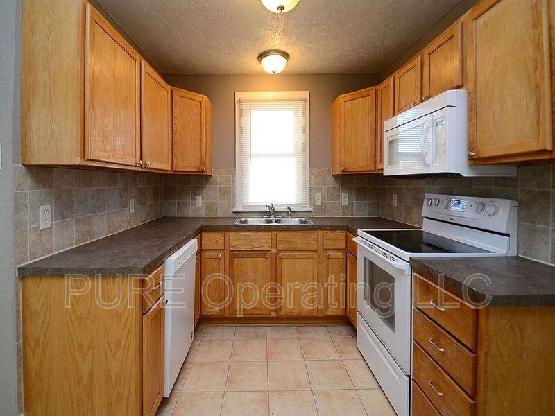 623 E 2nd St - Photo 2 of 28