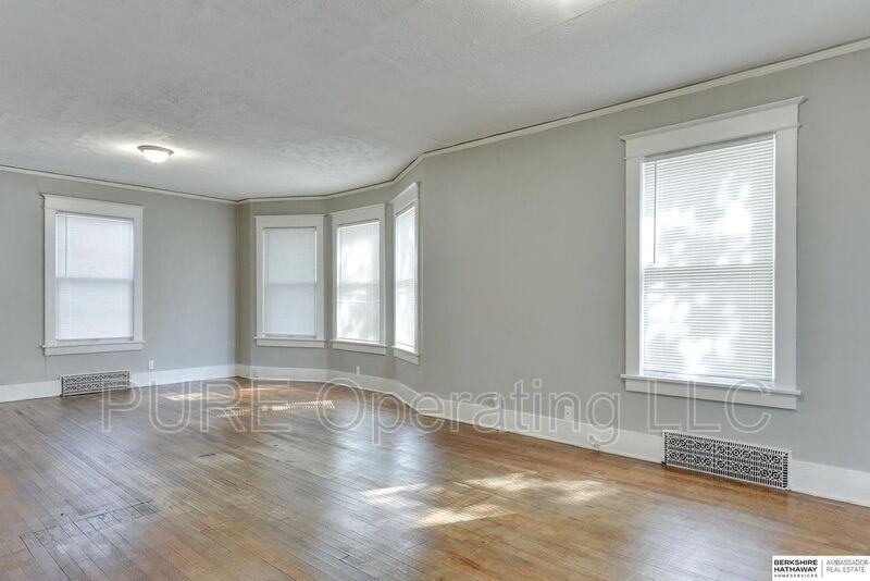 4540 Nicholas St - Photo 3 of 13