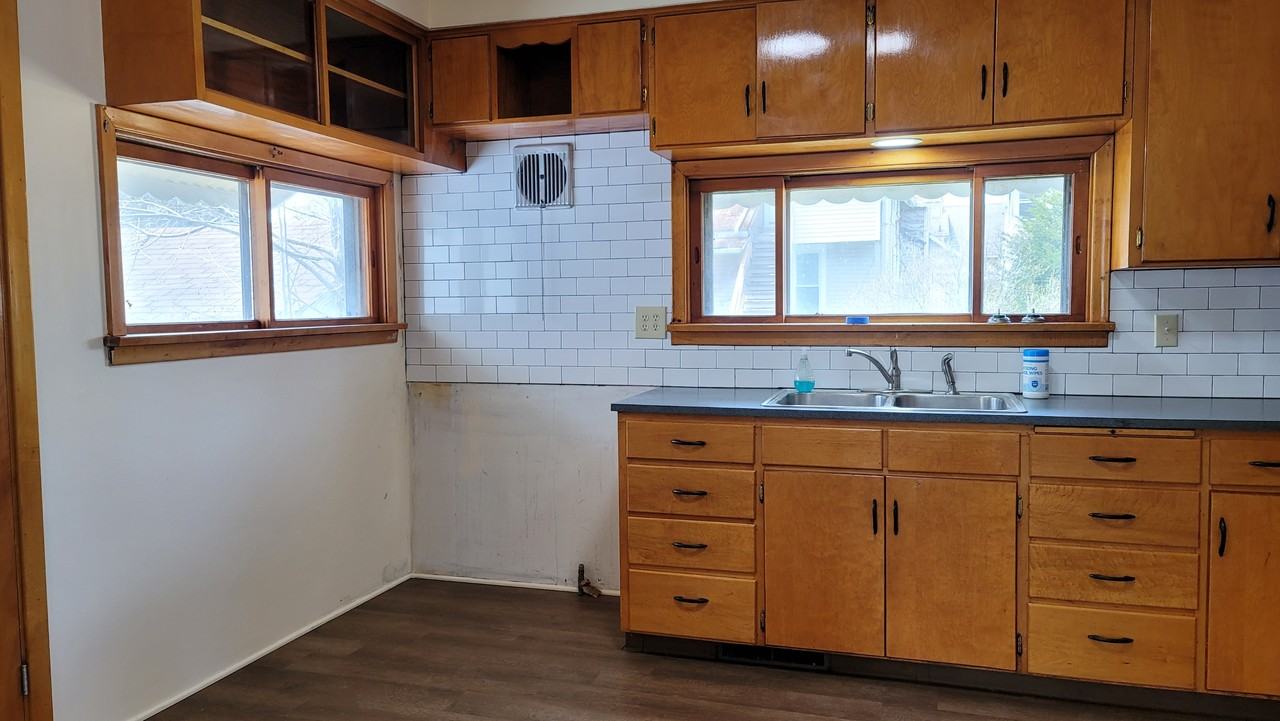 130 E High St - Photo 2 of 15