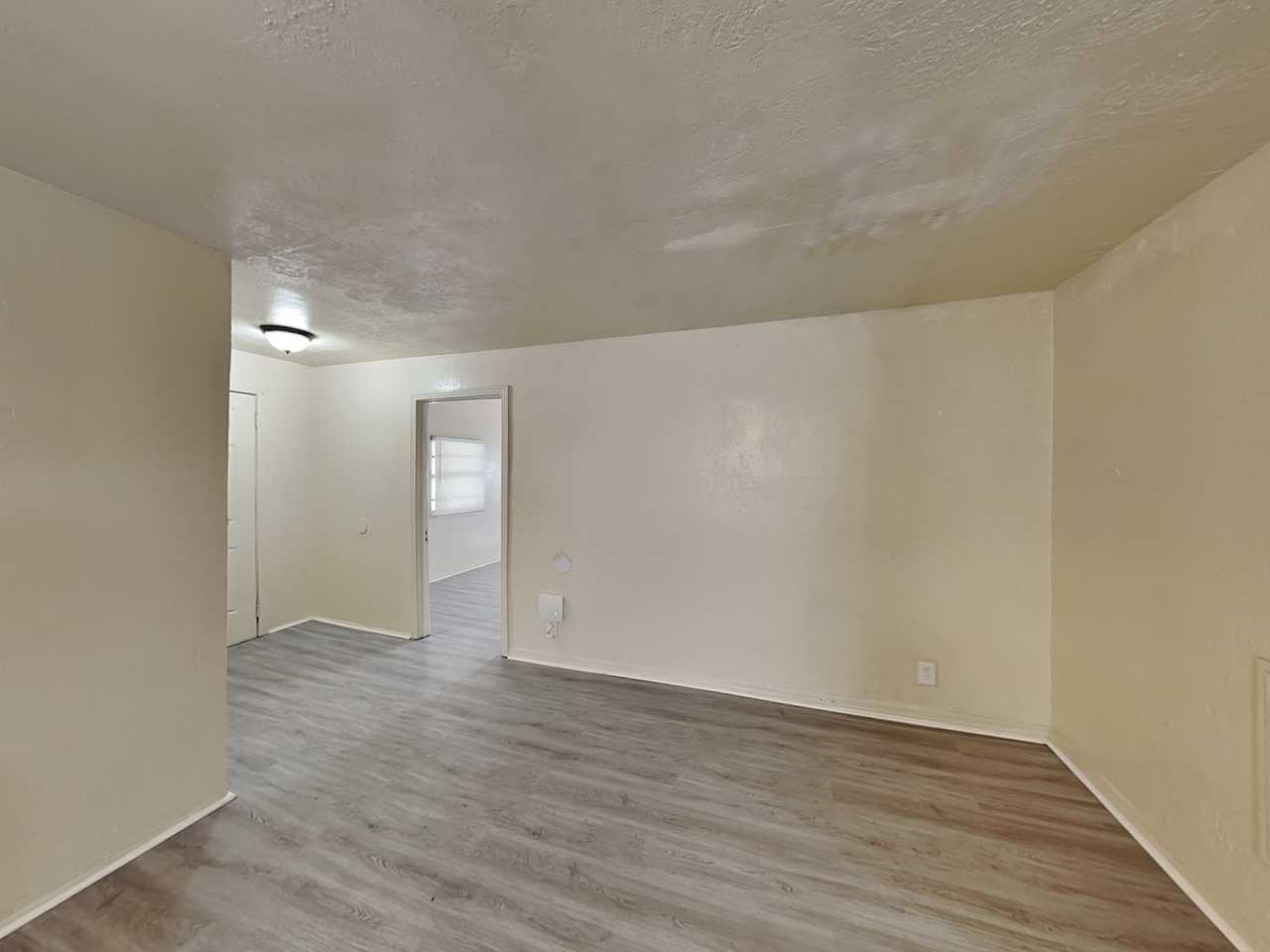 428 Nixon St - Photo 2 of 16