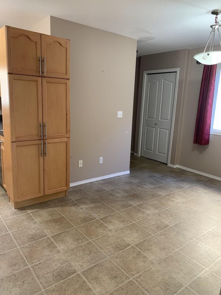 12930 95 St #1 - Photo 2 of 9