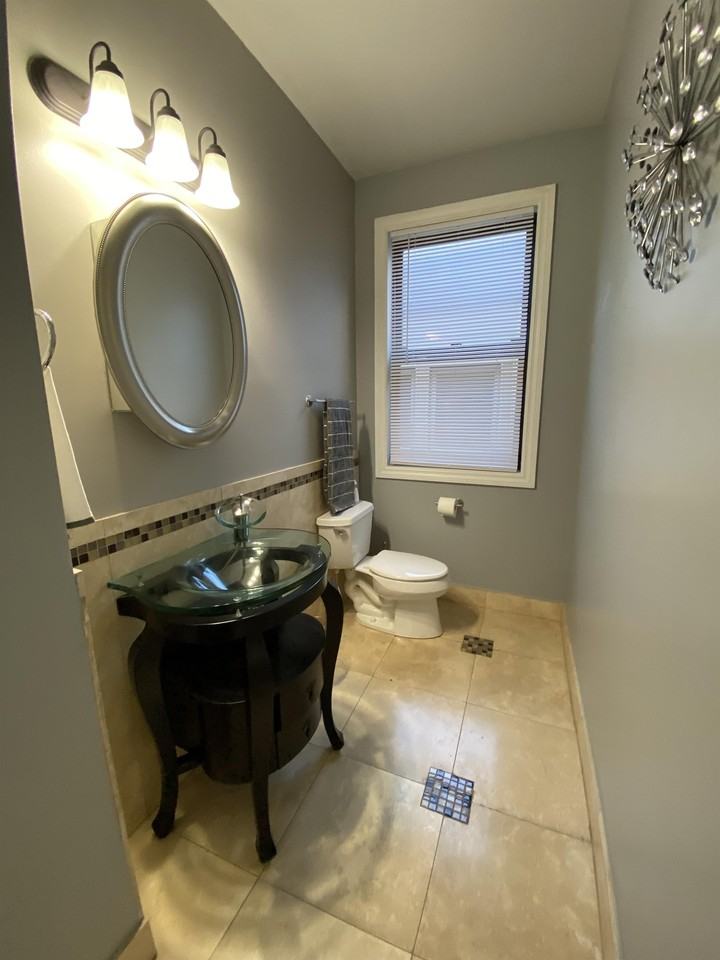 425 E 42nd St #2 - Photo 5 of 18