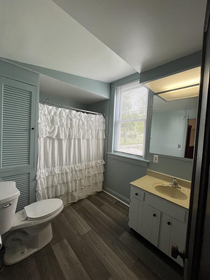 18 E Main St #B - Photo 2 of 12