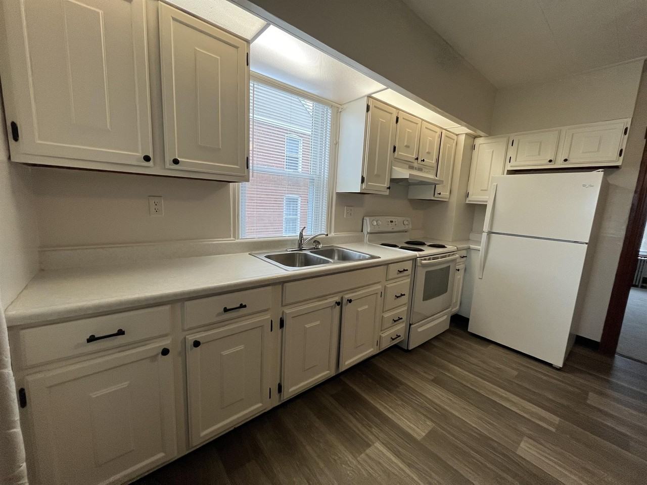 18 E Main St #B - Photo 4 of 12