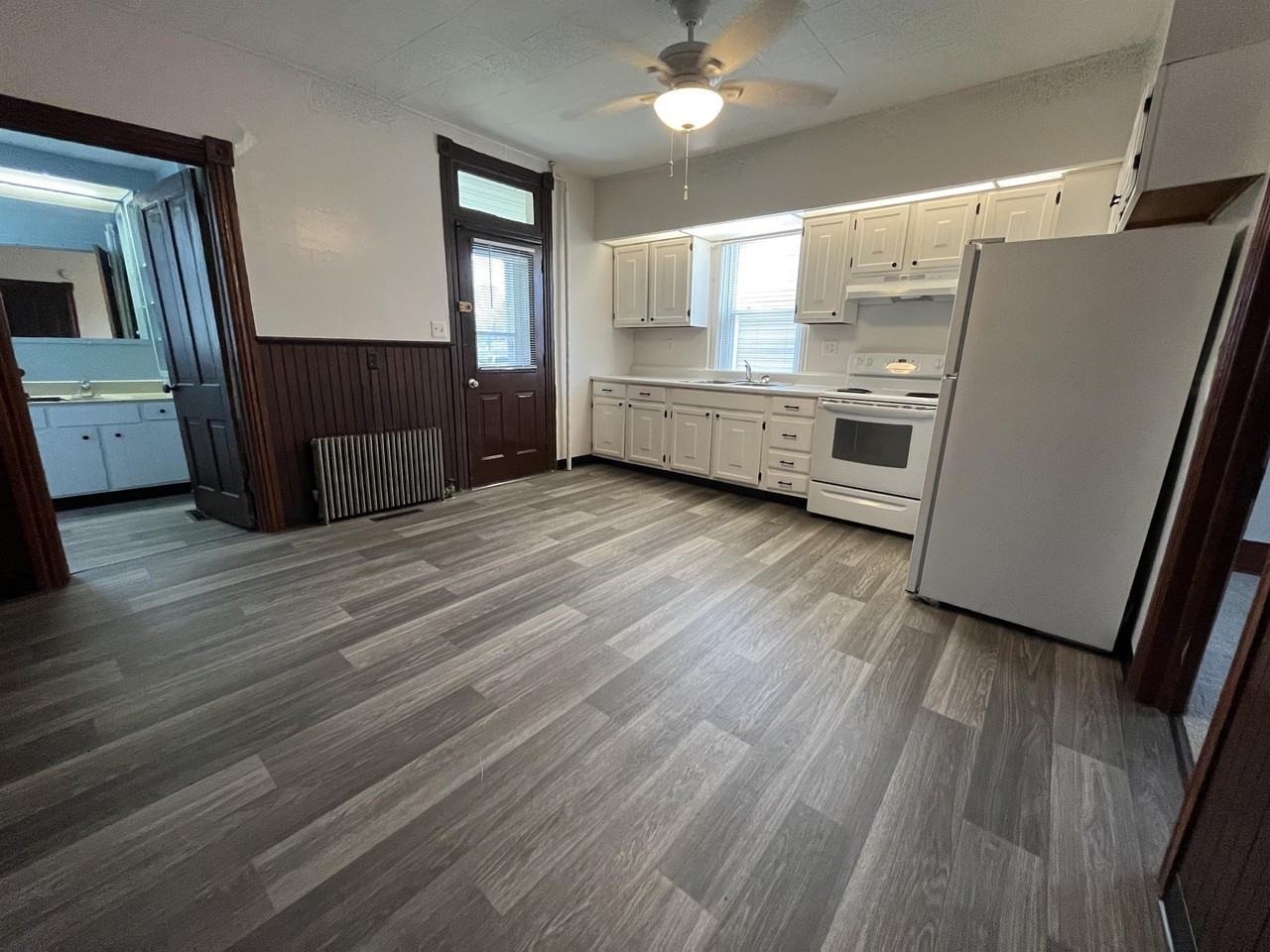 18 E Main St #B - Photo 5 of 12