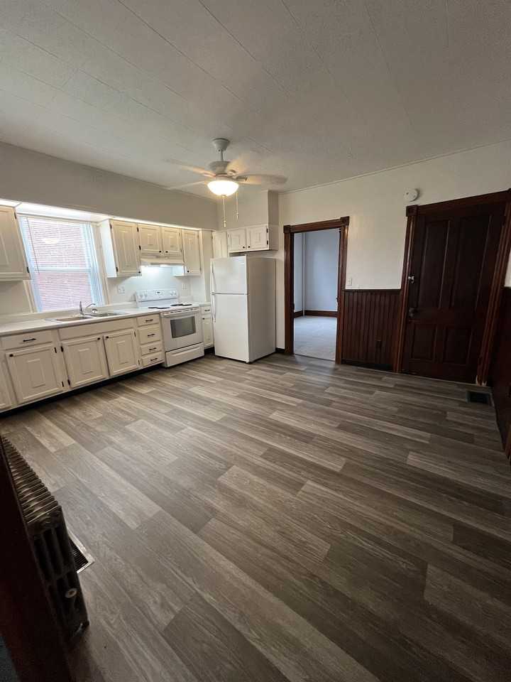 18 E Main St #B - Photo 7 of 12